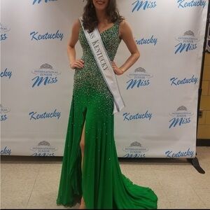 Tony Bowls Emerald Green Beaded Gown Size 4